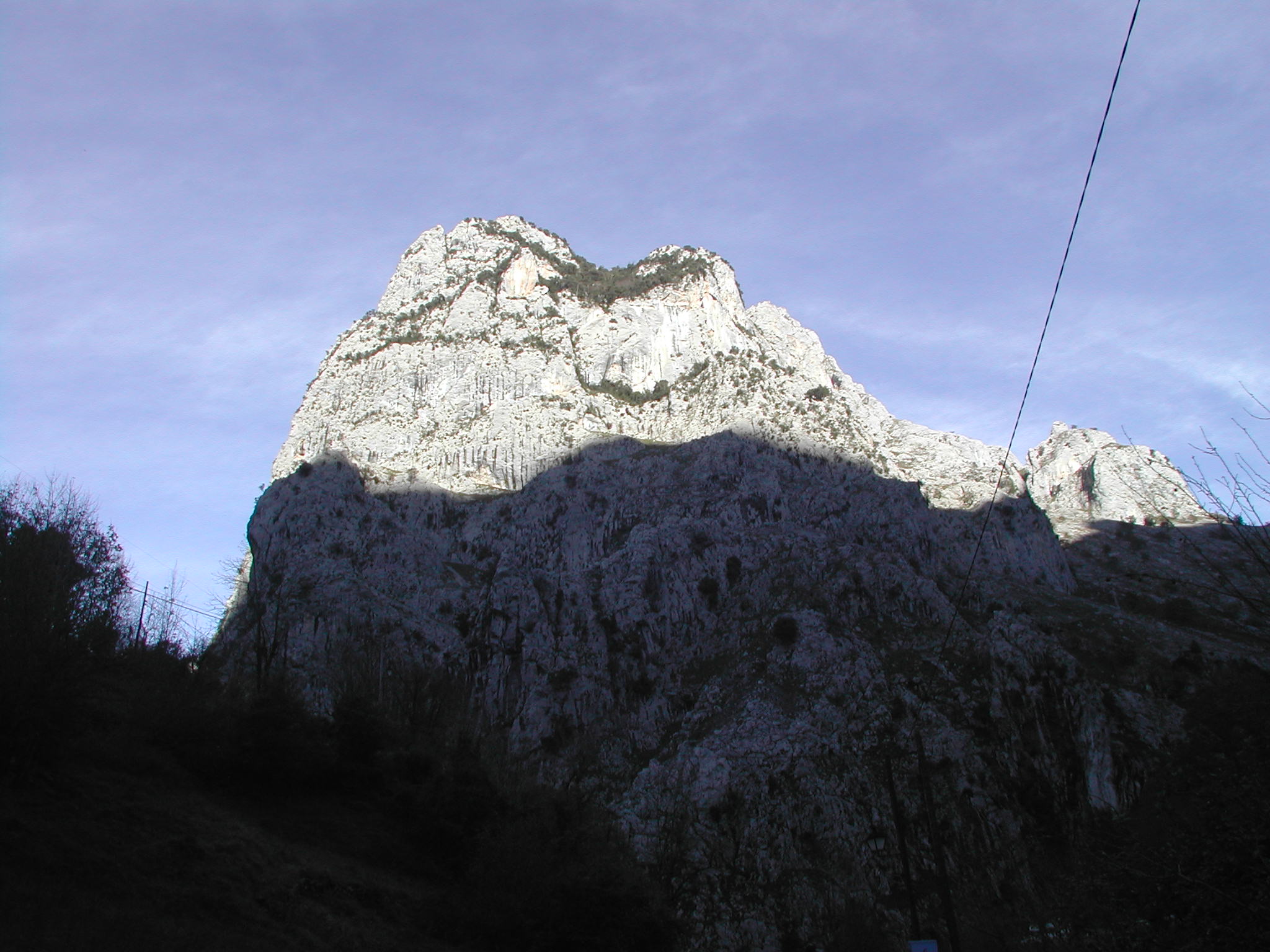 Cumbres y laderas en el entorno de Poncebos