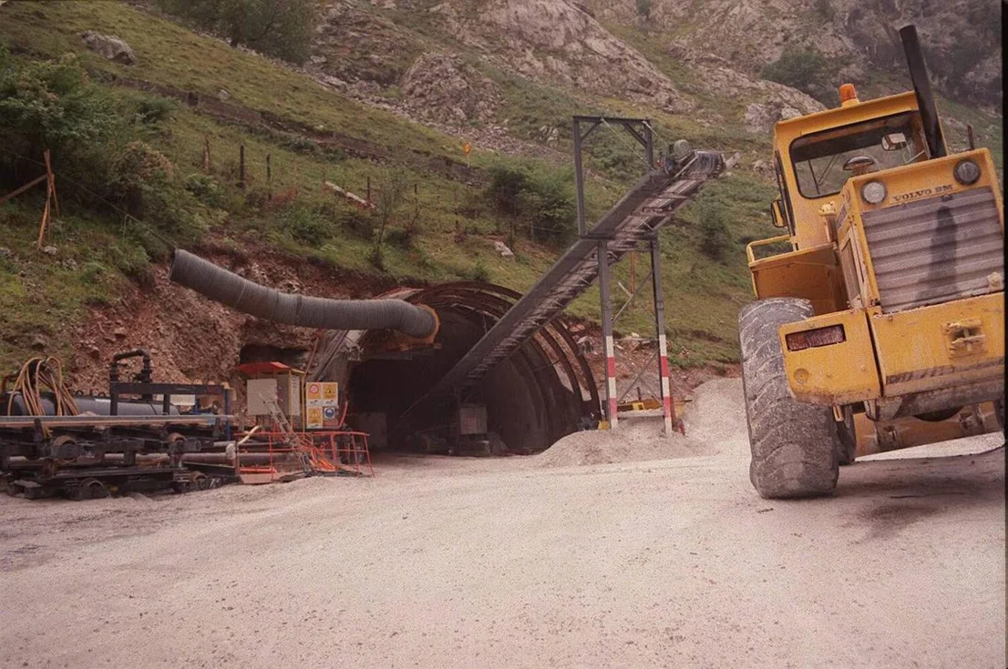Obras en la entrada del túnel en 1998