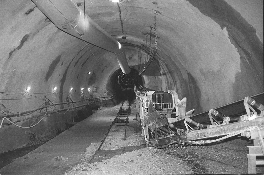 Trabajos en el interior del túnel del funicular en 1998